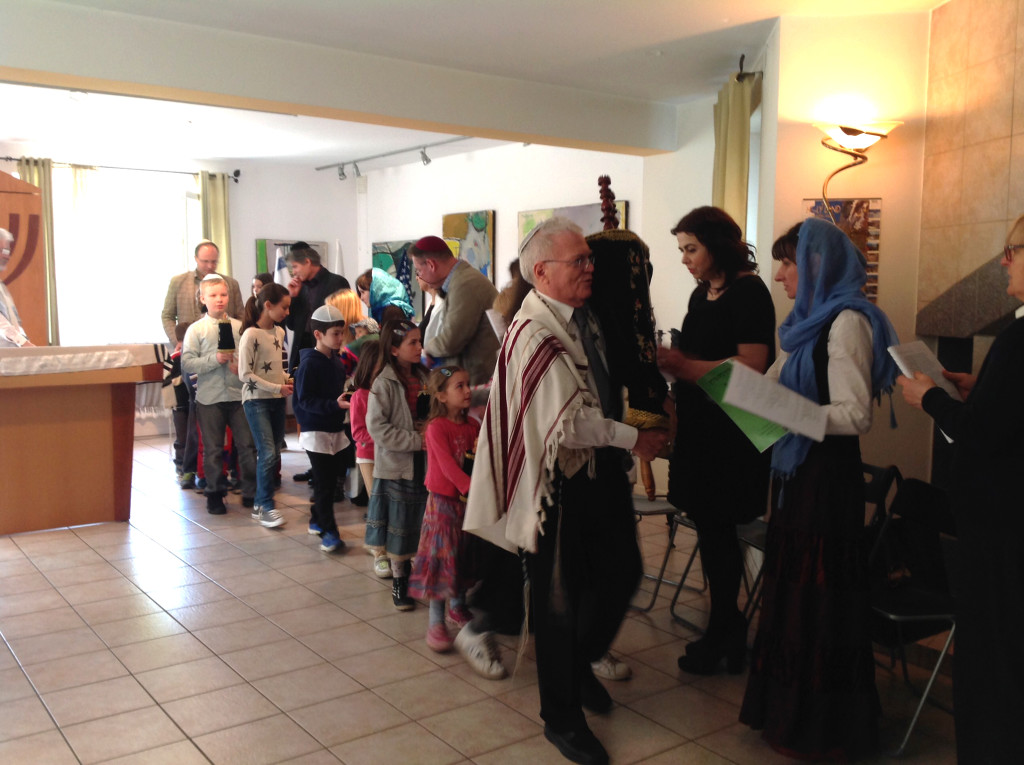 photo: Children Passing with the Torah