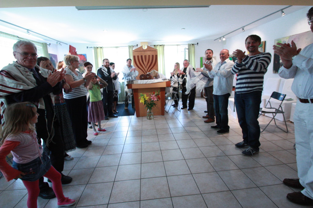 photo: Welcoming the new Jews by choice on Shabbat morning