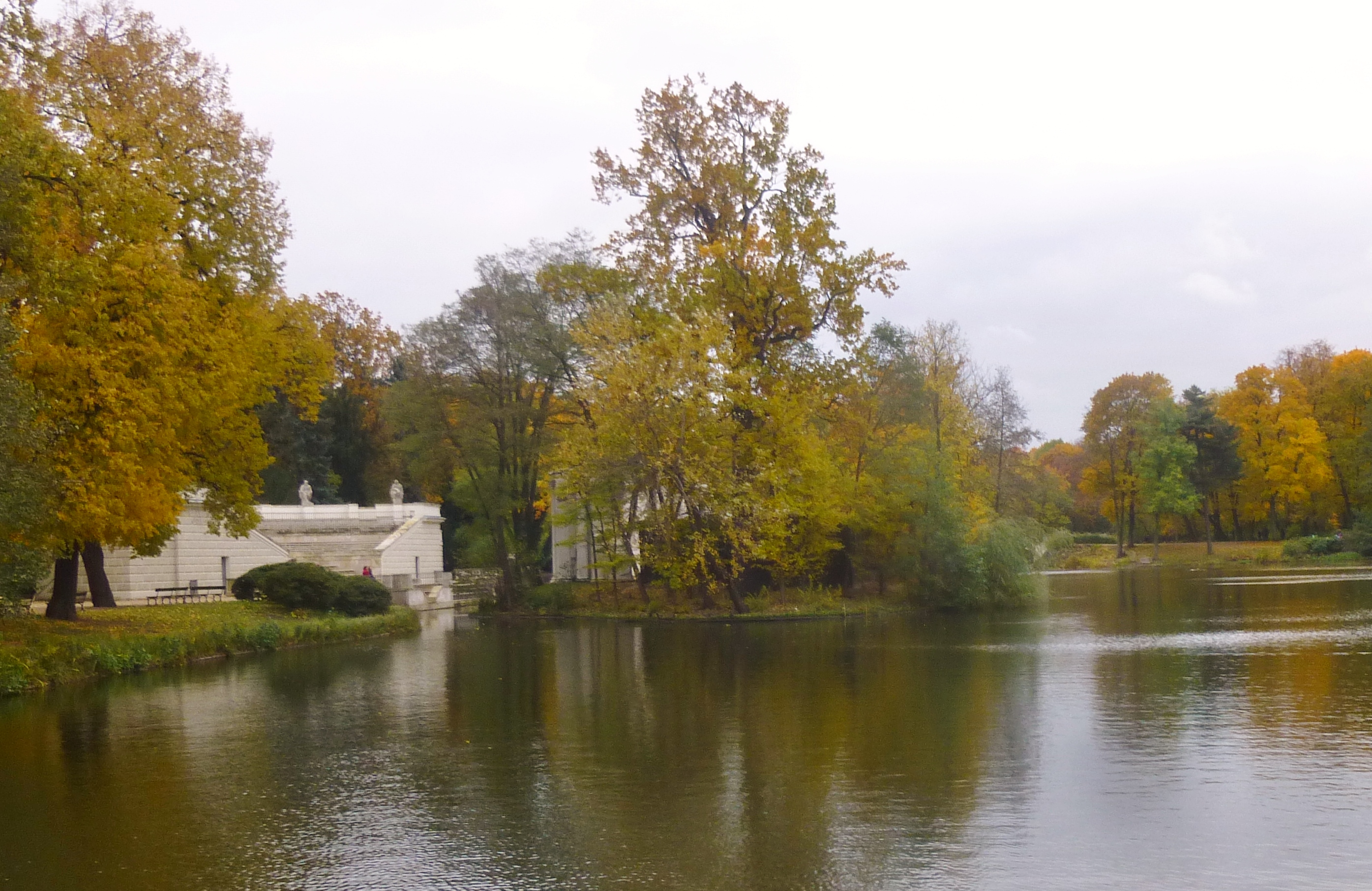 Lake-in-Warsaw-park. Lezienki Palace - Warsaw