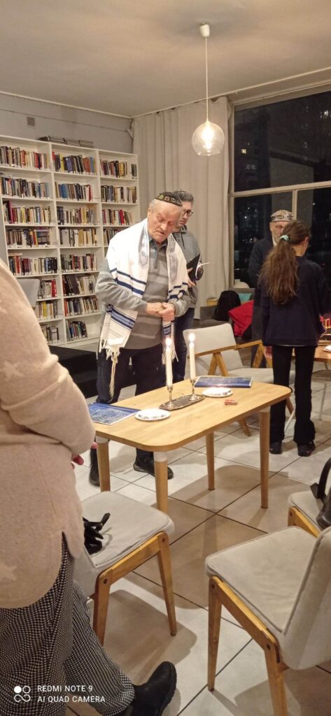 photo-Shatz Henryk Kowalski on Sixth night of Hanukah Shabbat