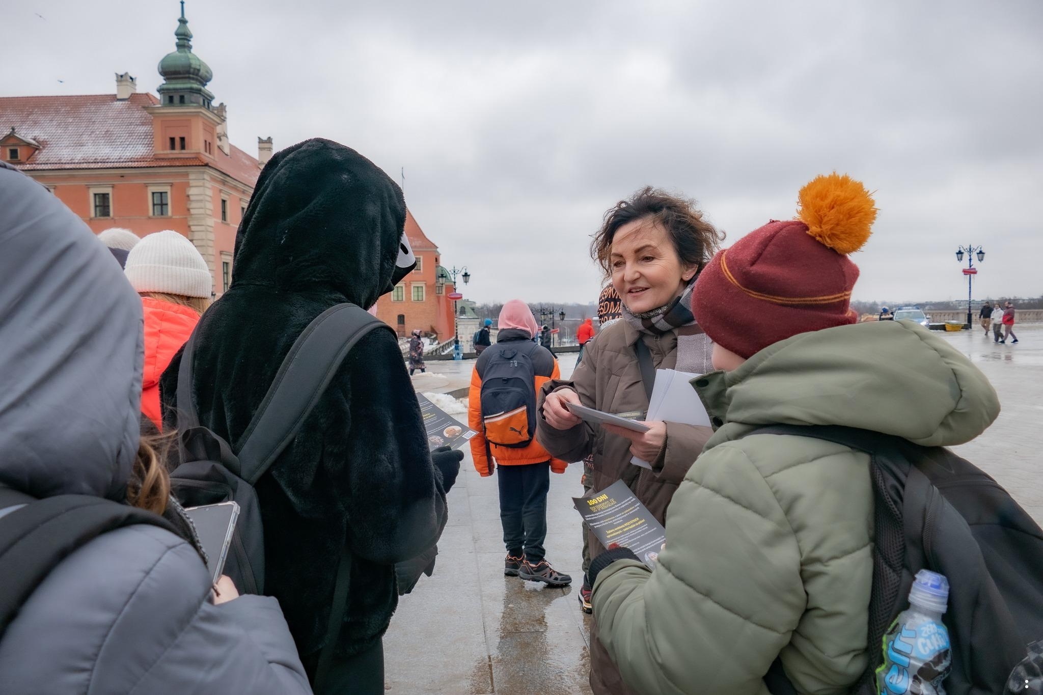 Handing out leaflets // A demonstration in Warsaw marking 100 days