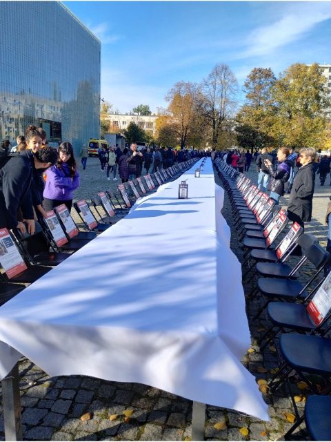 Co-organizing the long empty table in front of the Polin Museum